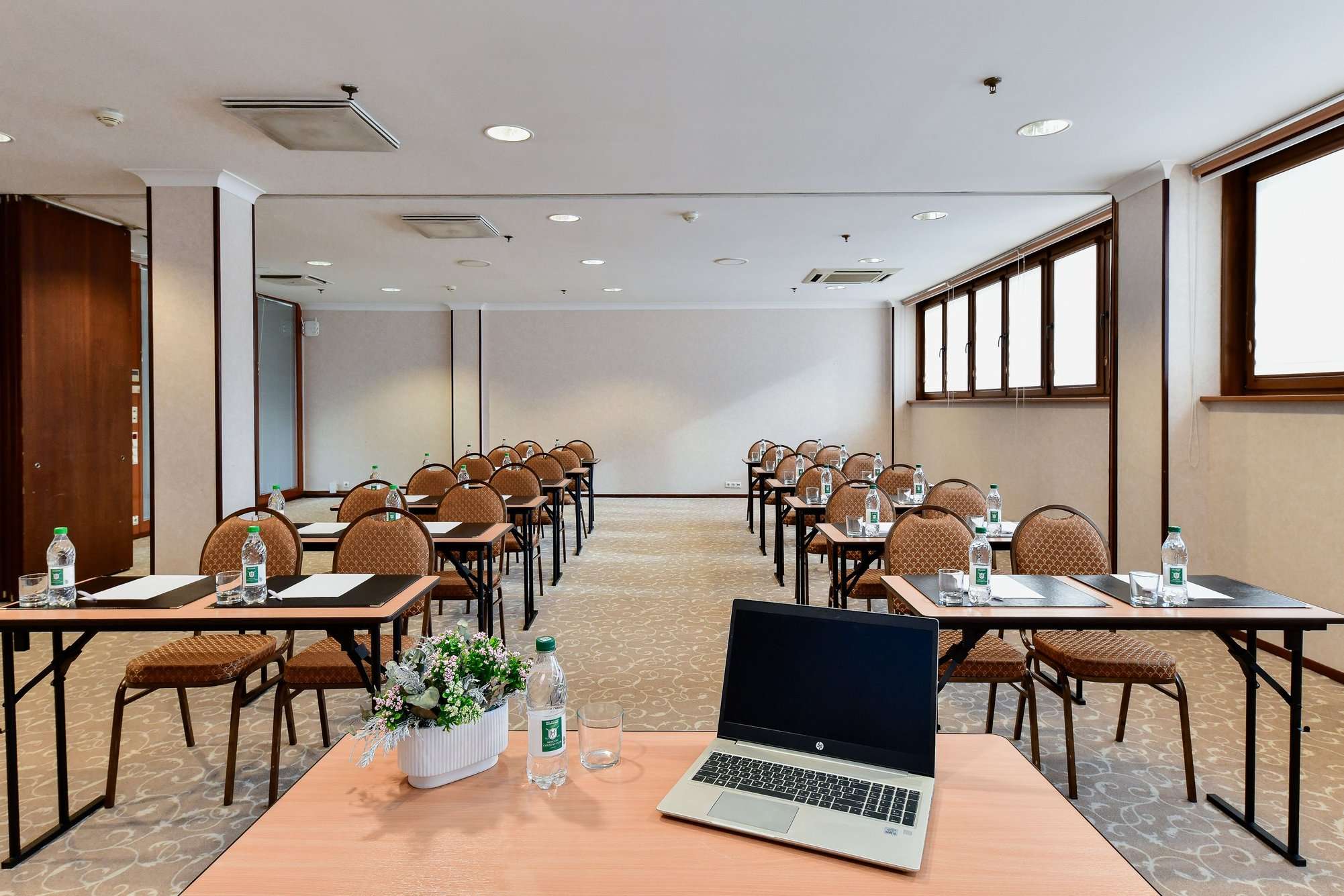 Ноябрь - месяц деловых встреч