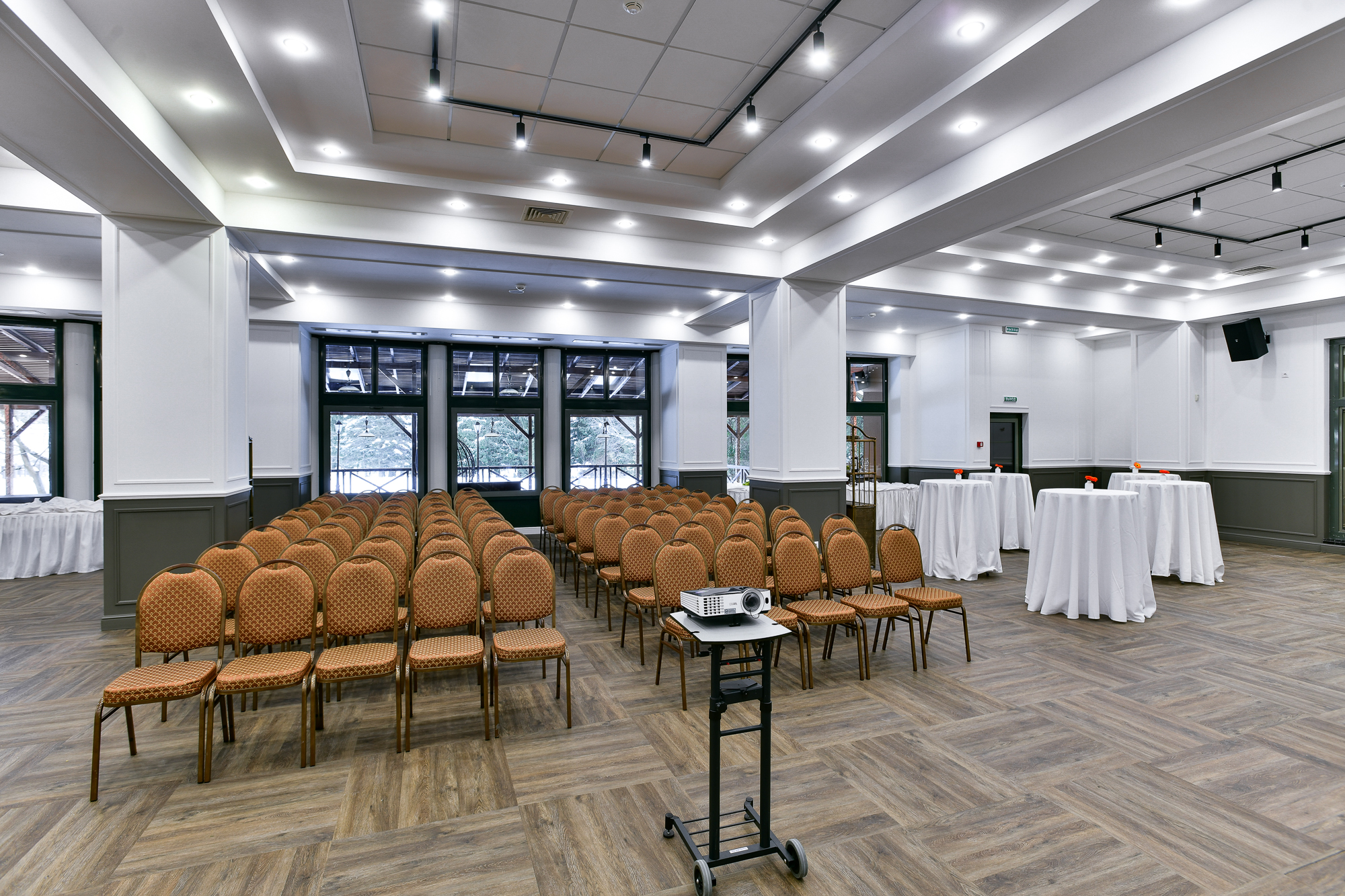 ФОРЕСТ КАНТРИ ХОЛЛ