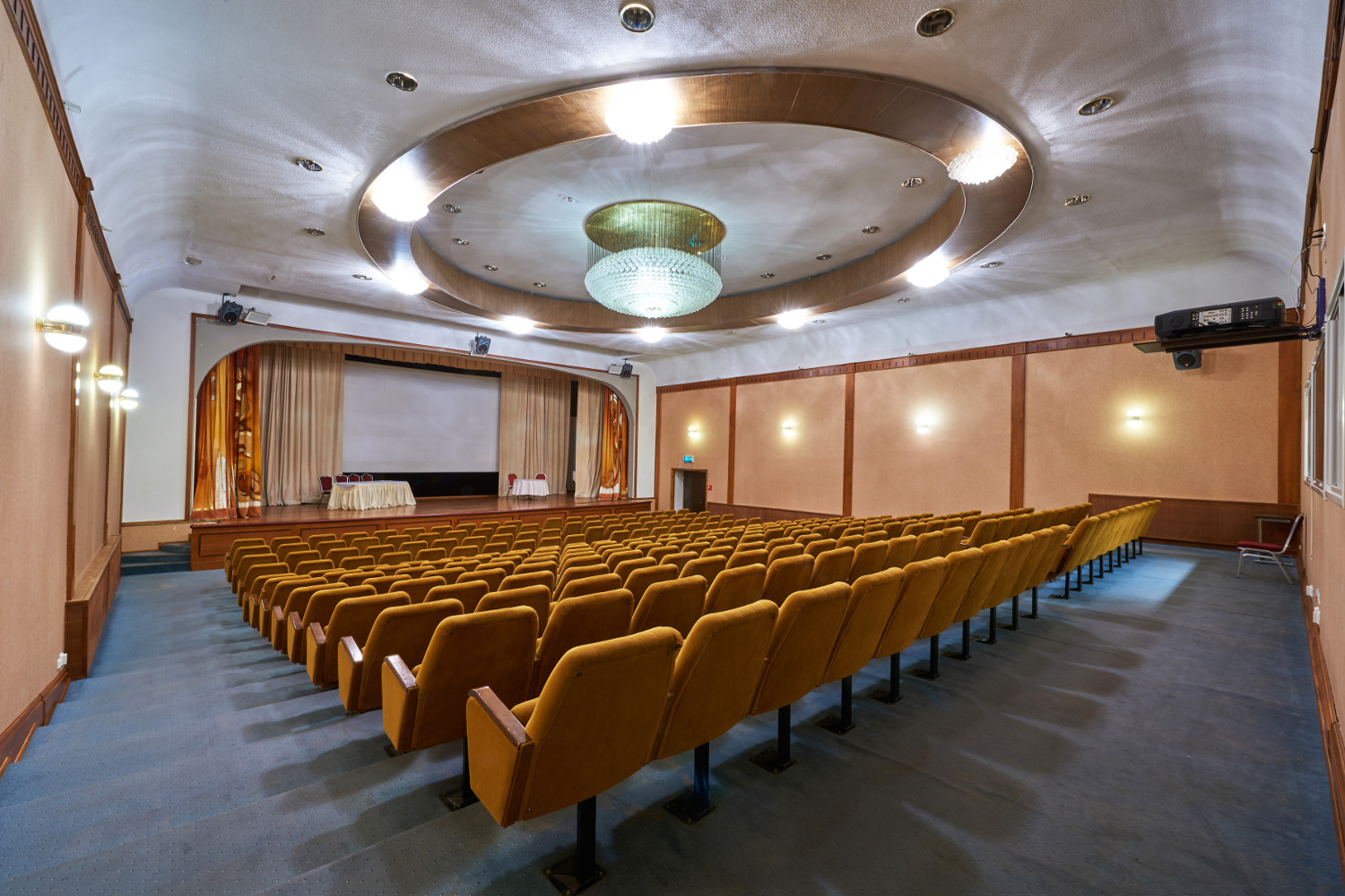 Ноябрь - месяц деловых встреч Ноябрь - месяц деловых встреч