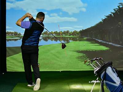 Off-season on the QED UNEEKOR Golf Simulator Off-season on the QED UNEEKOR Golf Simulator